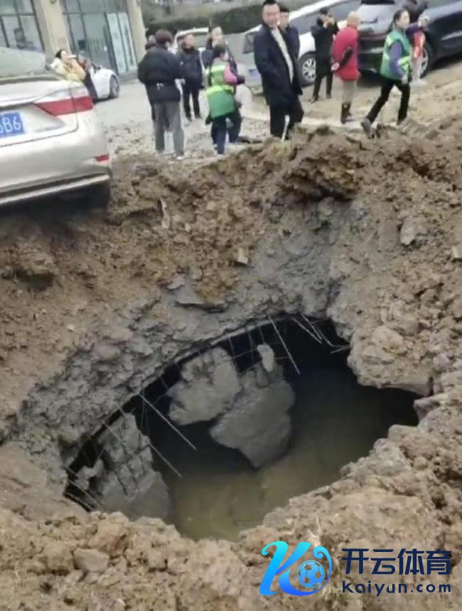 车主称车被炸时一家东谈主刚下车 鞭炮激勉化粪池爆炸